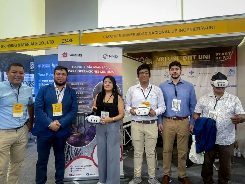 Equipo de SAMINS en el stand de Minex SP en EXPOMINA PERÚ 2026