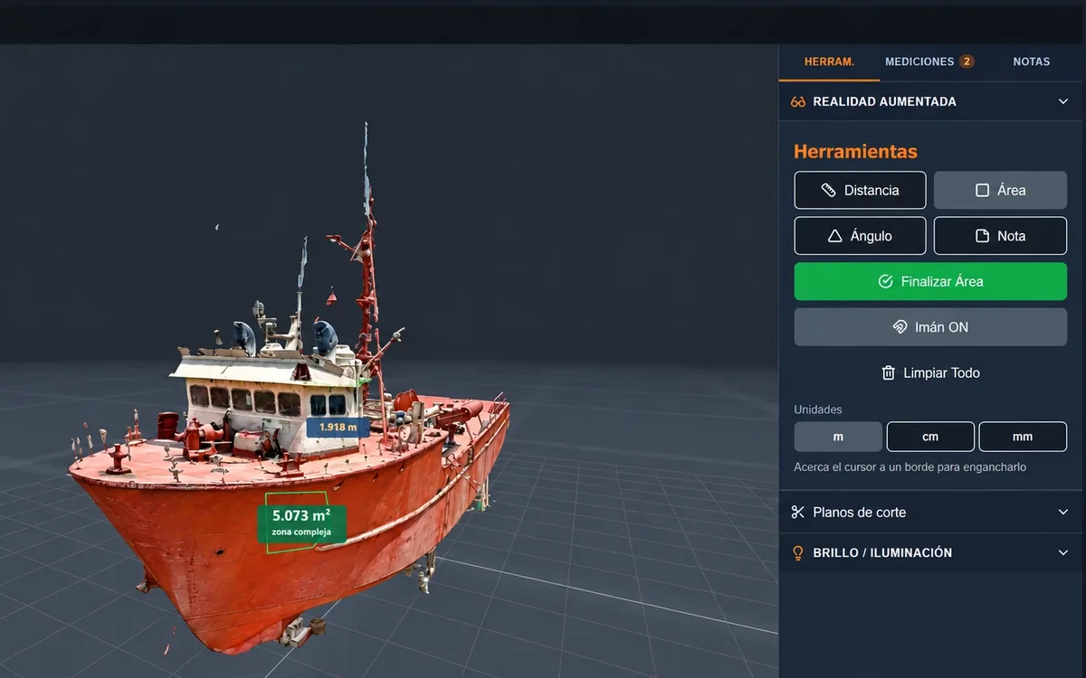 Plataforma Yakuscan con una embarcación pesquera escaneada en 3D y mediciones de distancia y área sobre el modelo